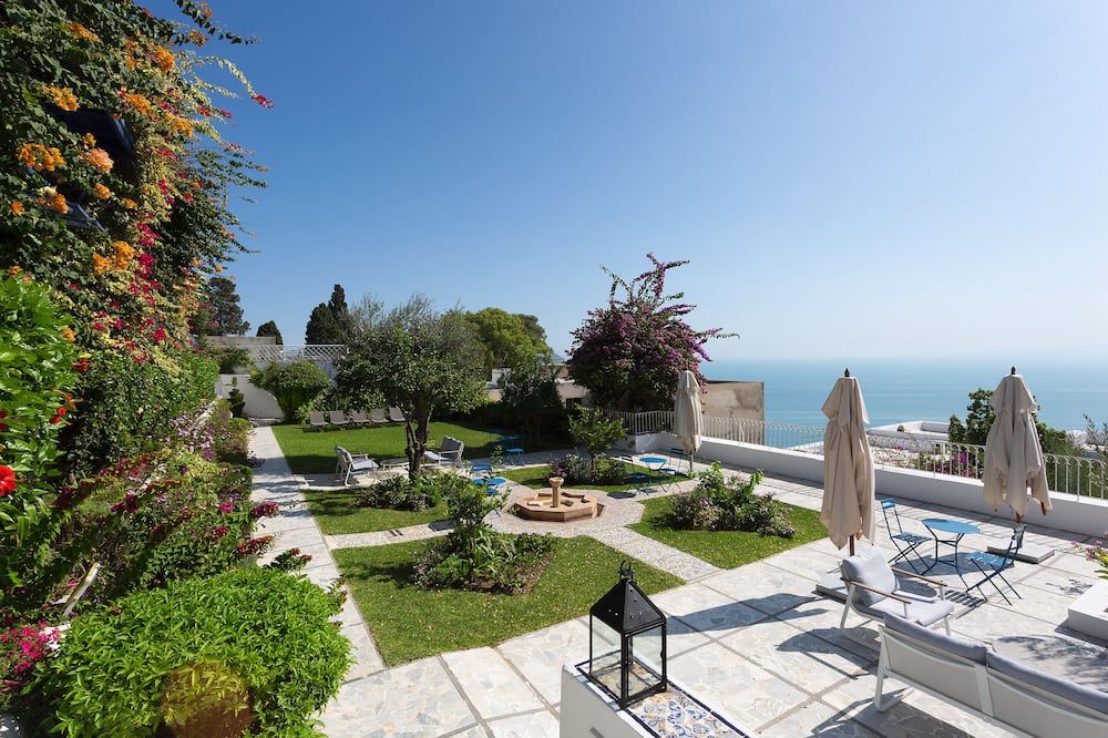 شرفة مرصوفة