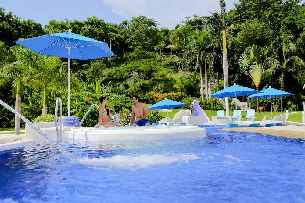 حوض السباحة صورة