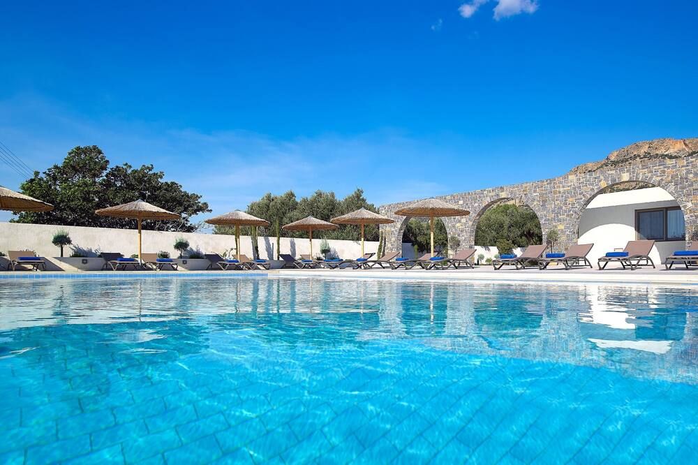 حوض السباحة صورة