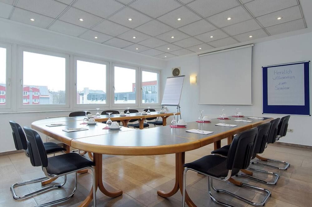 غرفة الاجتماعات