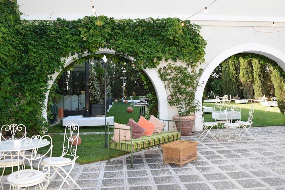 شرفة مرصوفة