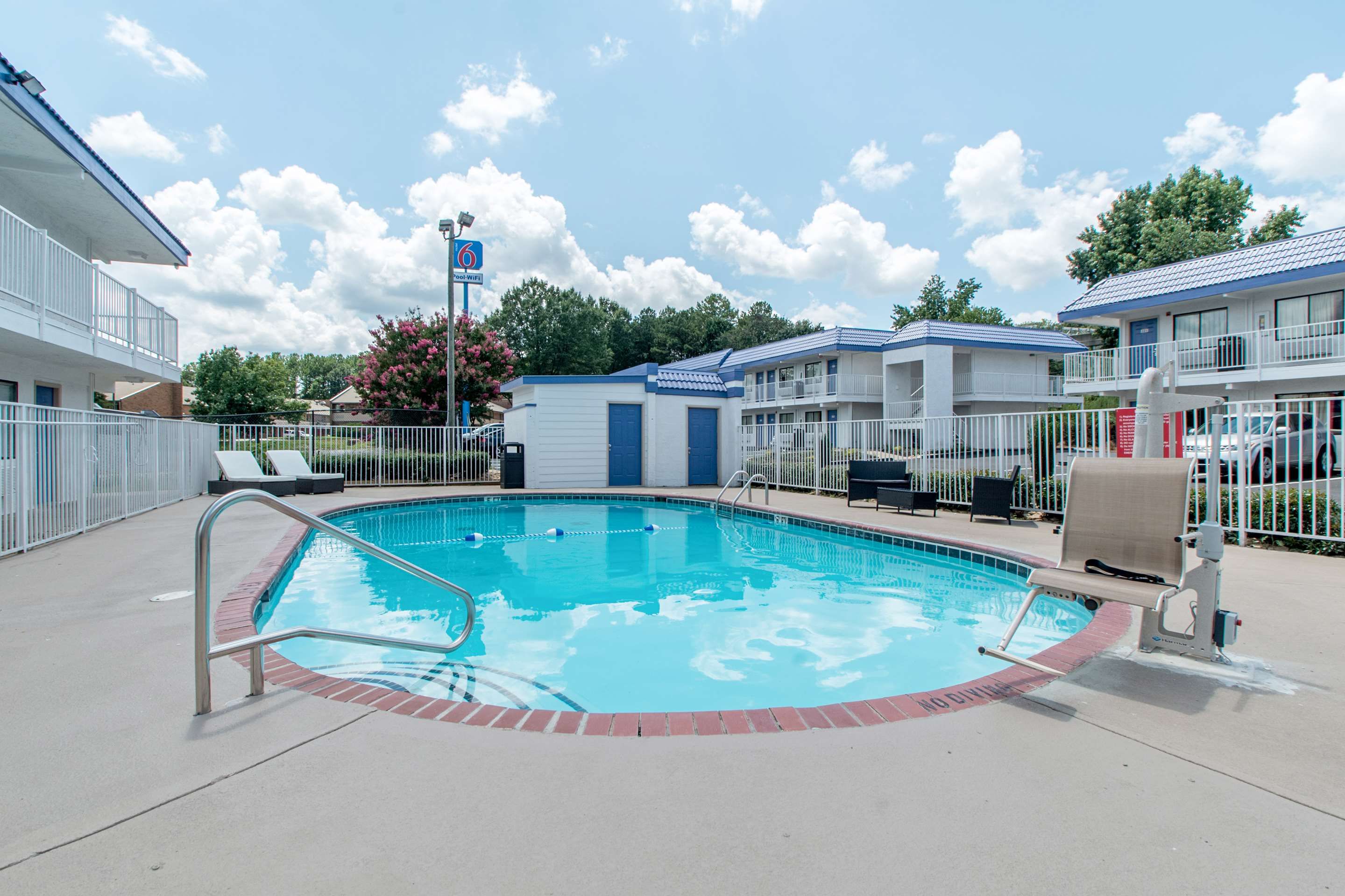 حوض السباحة صورة