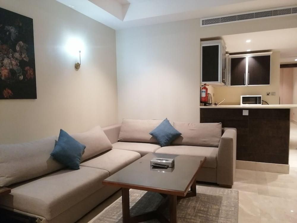 آخر