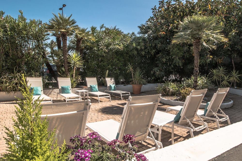 شرفة مرصوفة