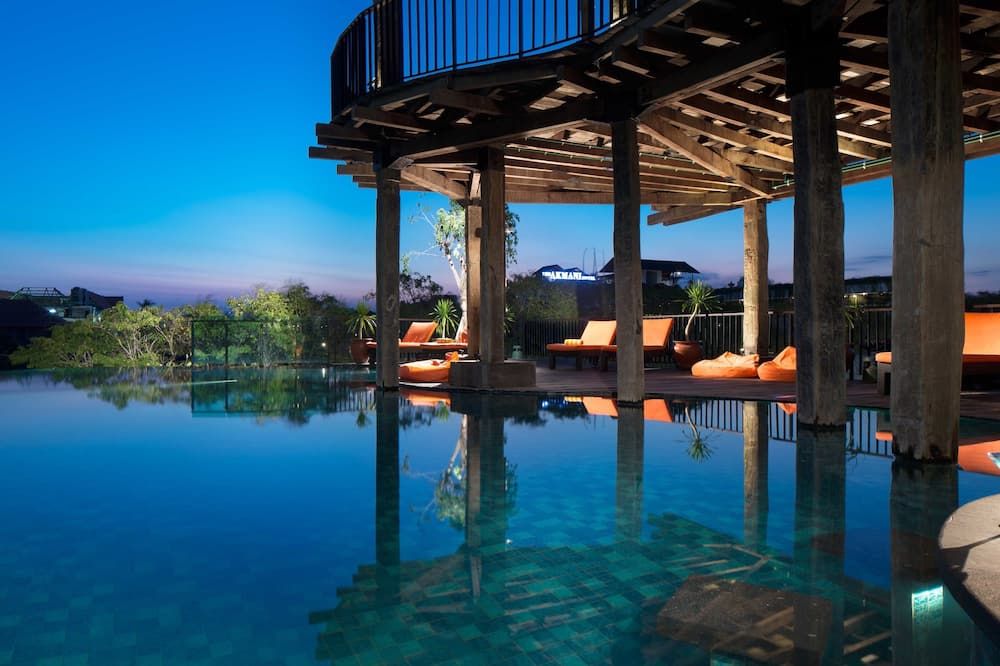 حوض السباحة صورة