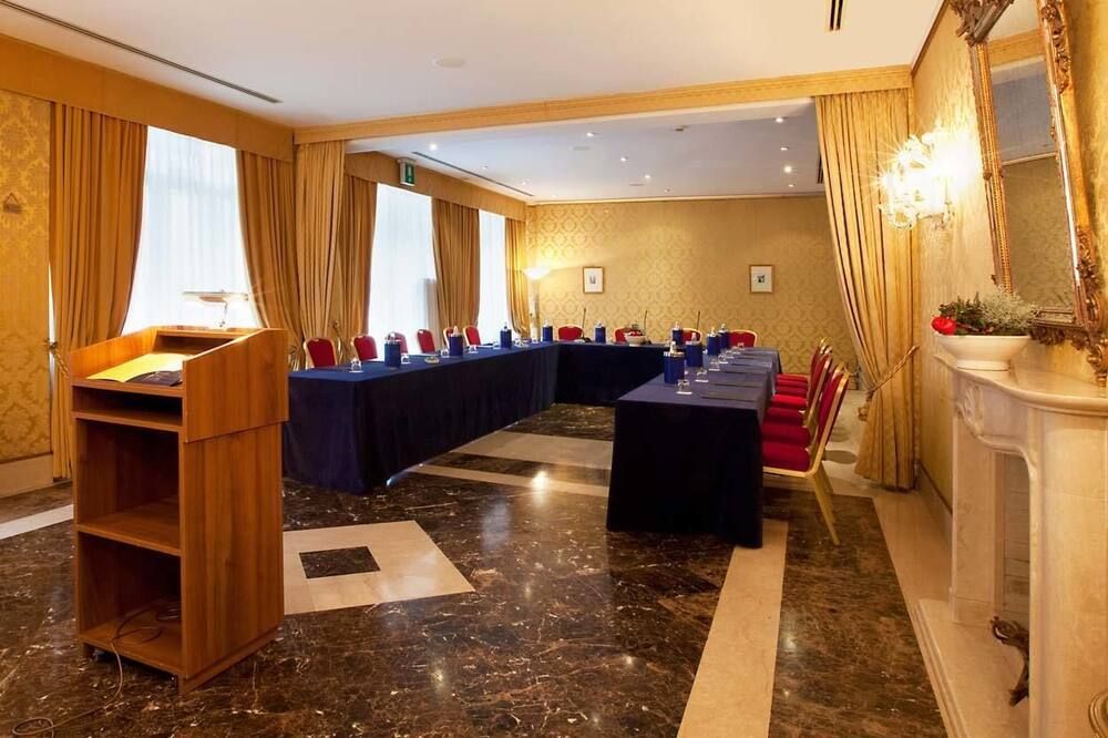 غرفة الاجتماعات