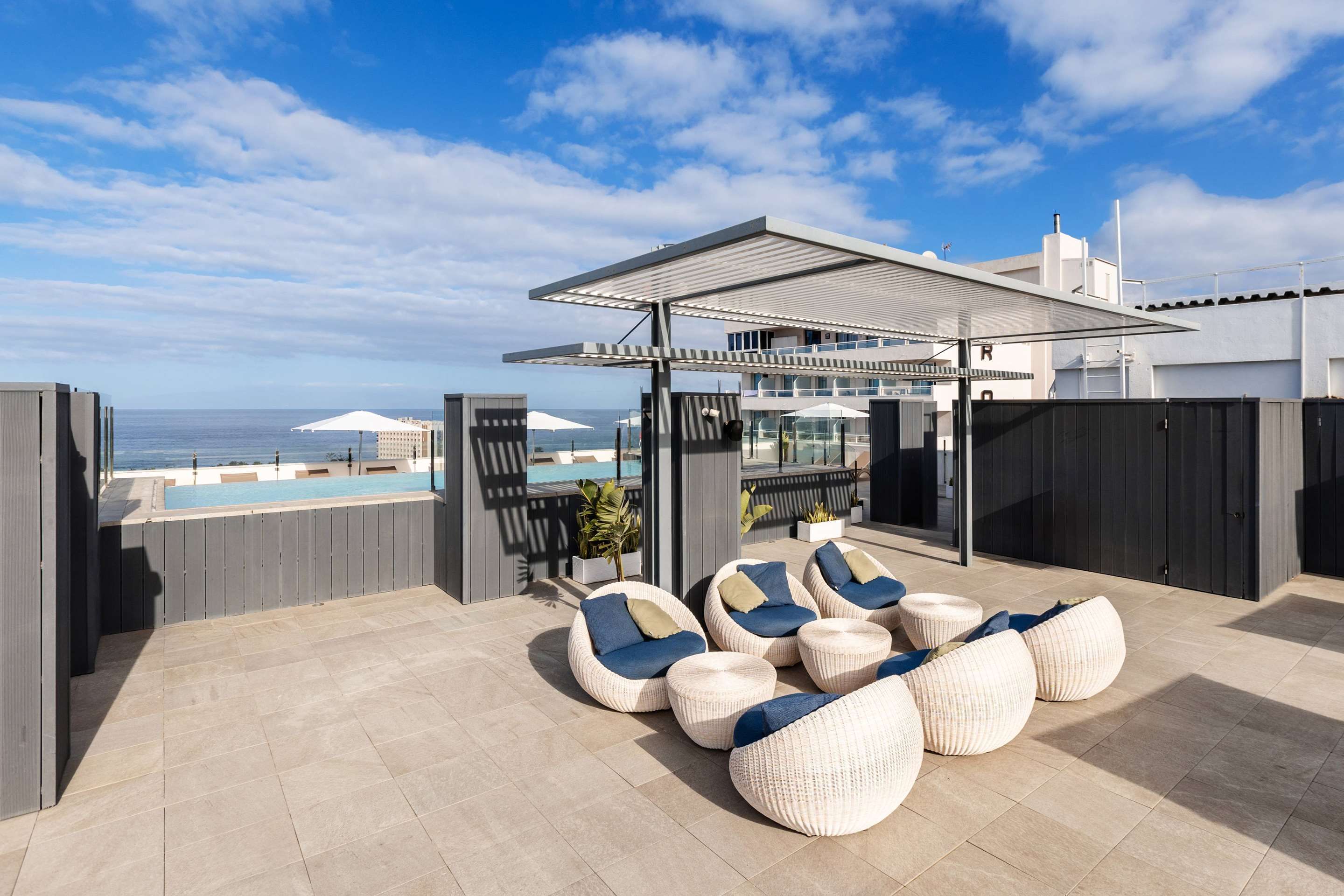 حوض السباحة صورة