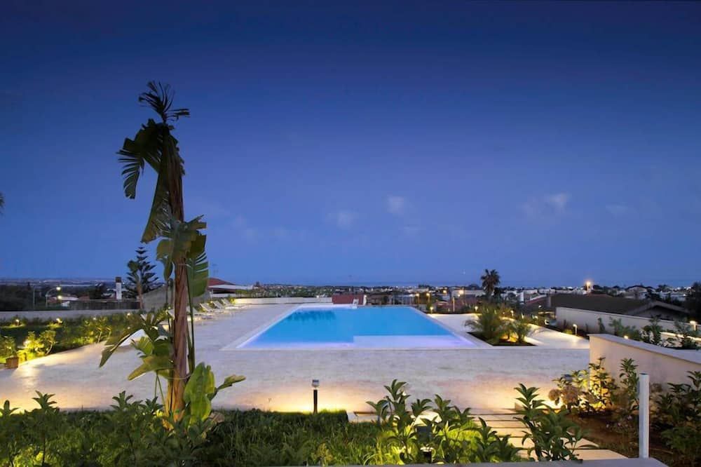 حوض السباحة صورة