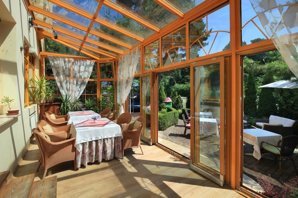 شرفة مرصوفة