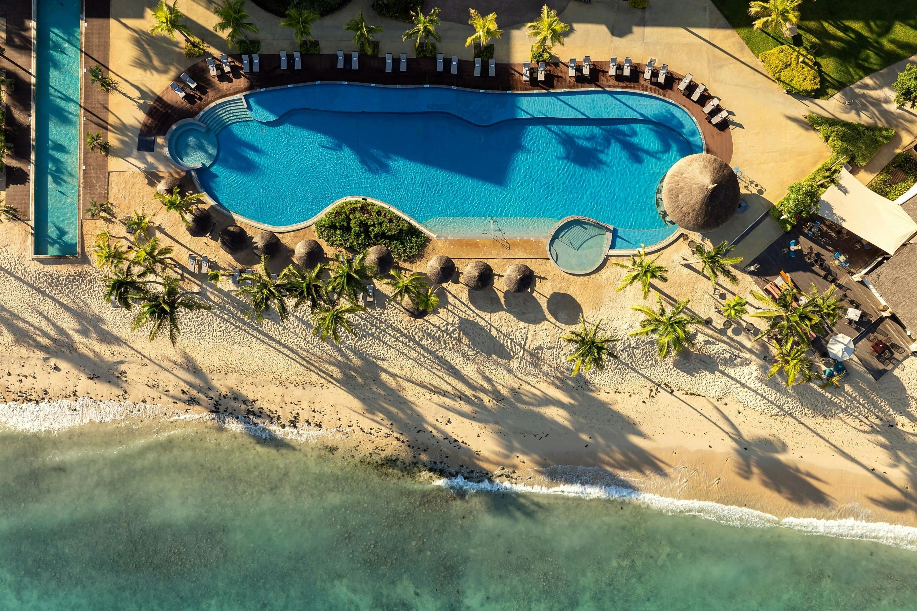 حوض السباحة