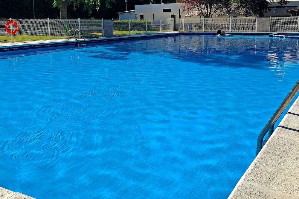 حوض السباحة