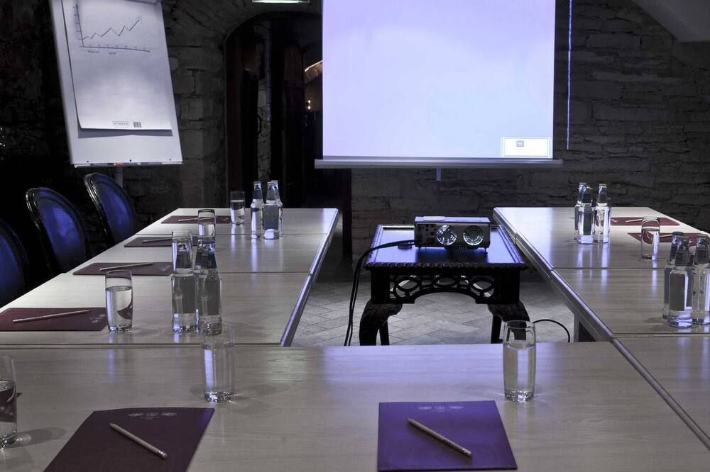 غرفة الاجتماعات