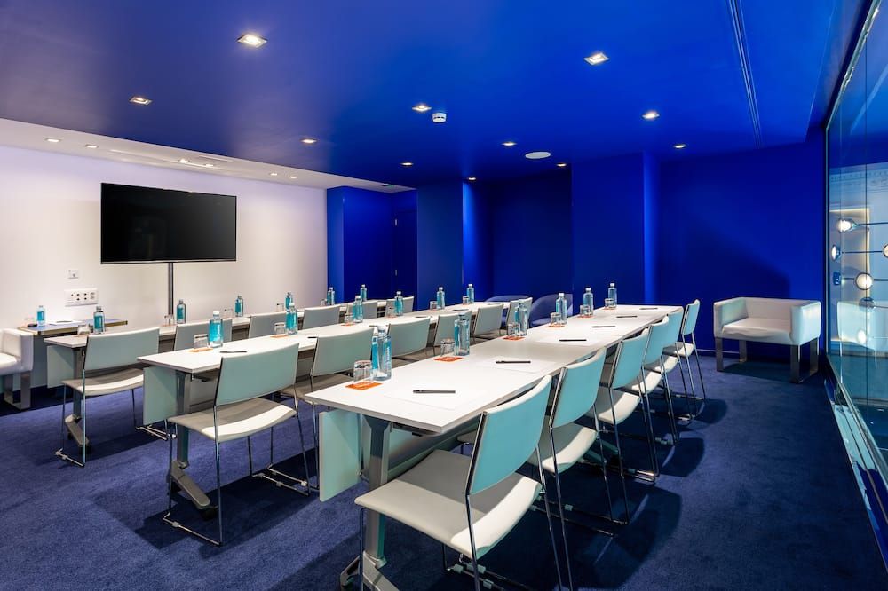 غرفة الاجتماعات