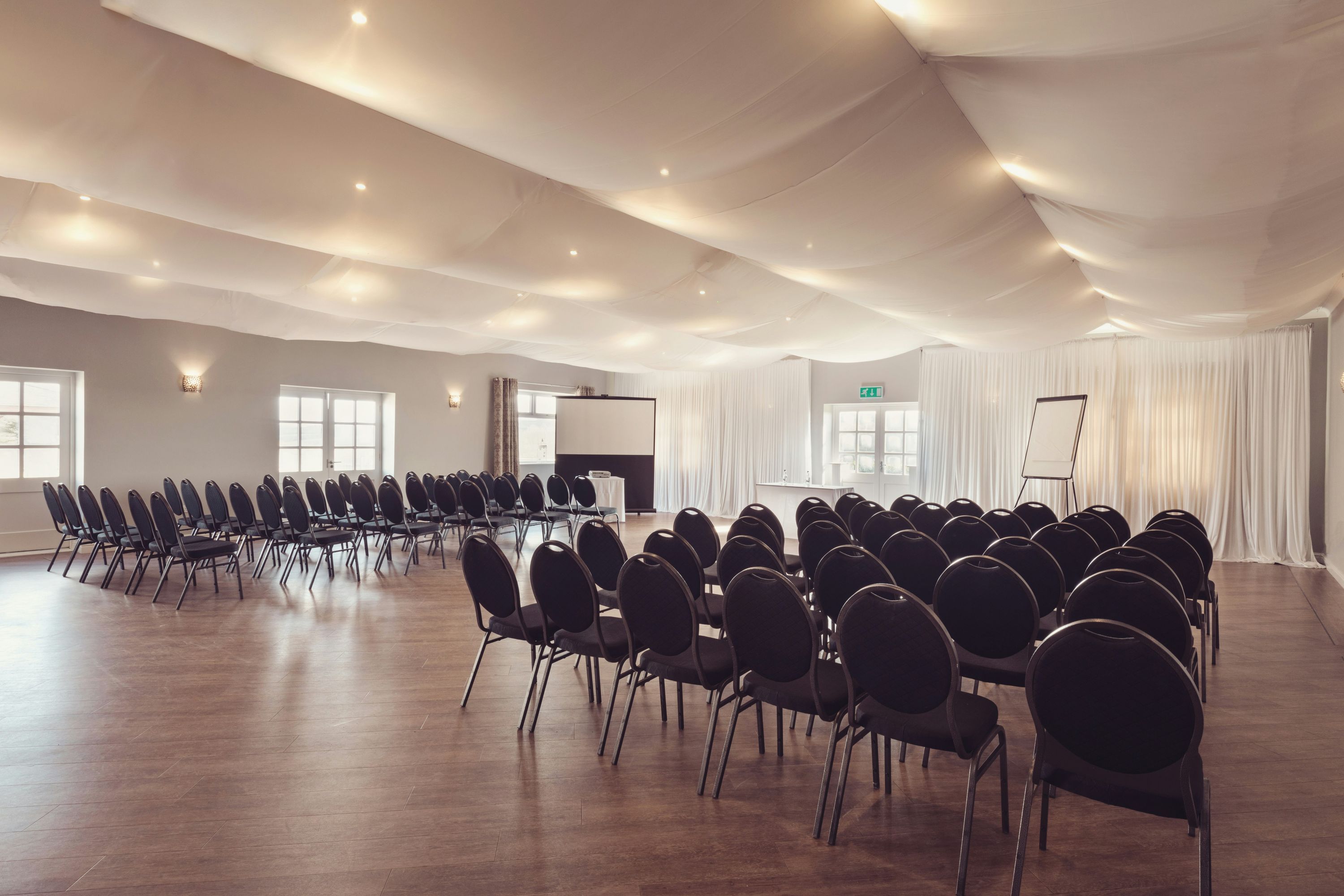 غرفة الاجتماعات