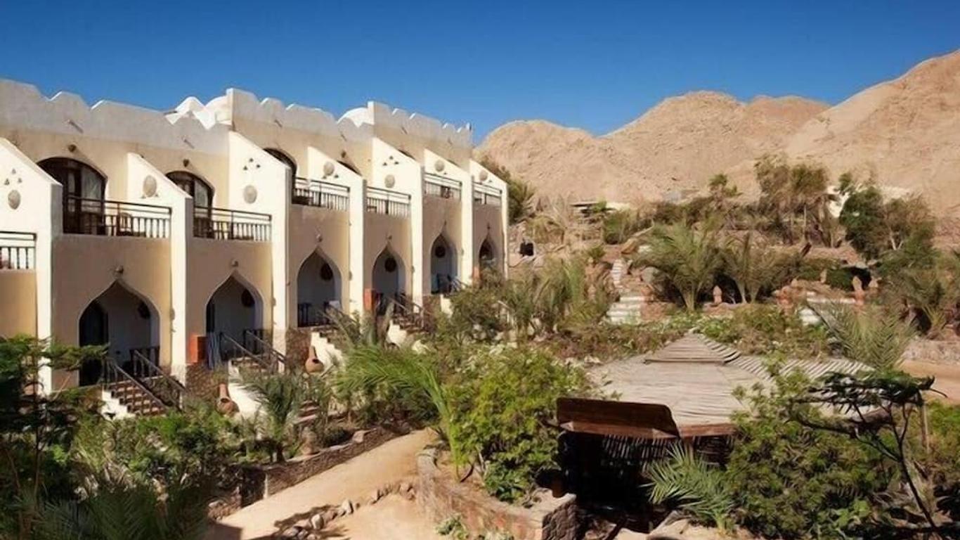 فندق القمر البدوي