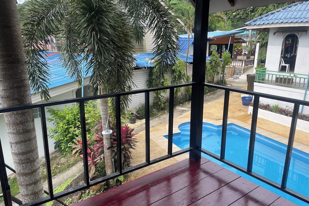 حوض السباحة صورة