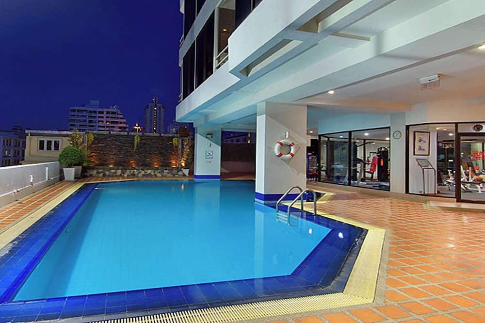 حوض السباحة صورة