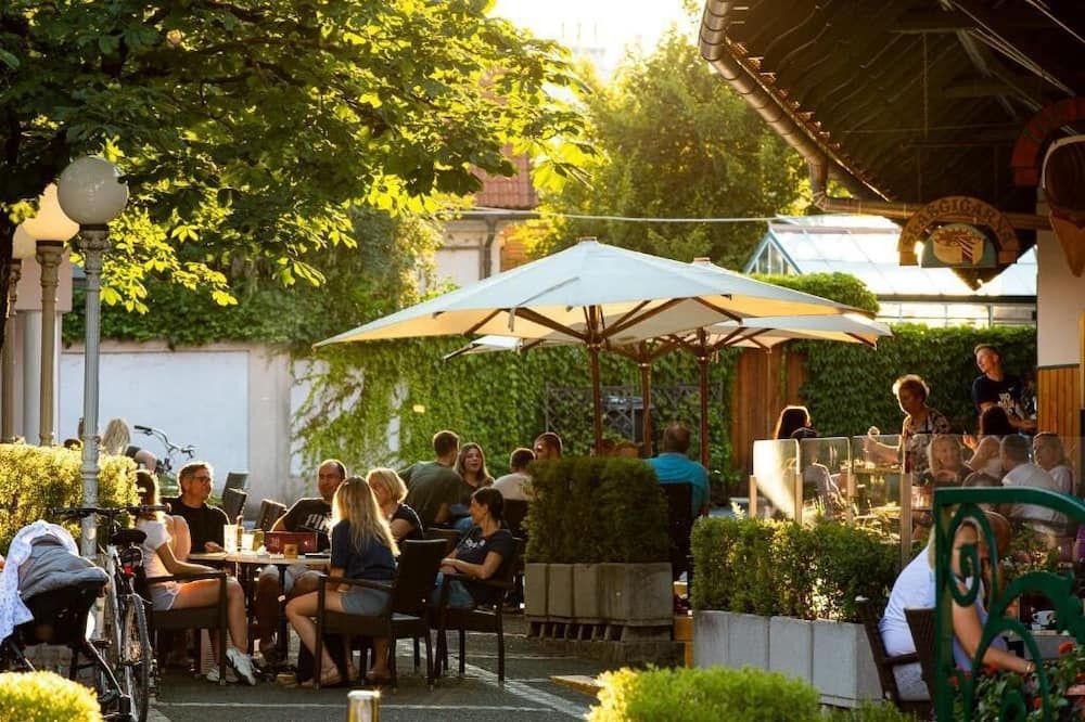 شرفة مرصوفة