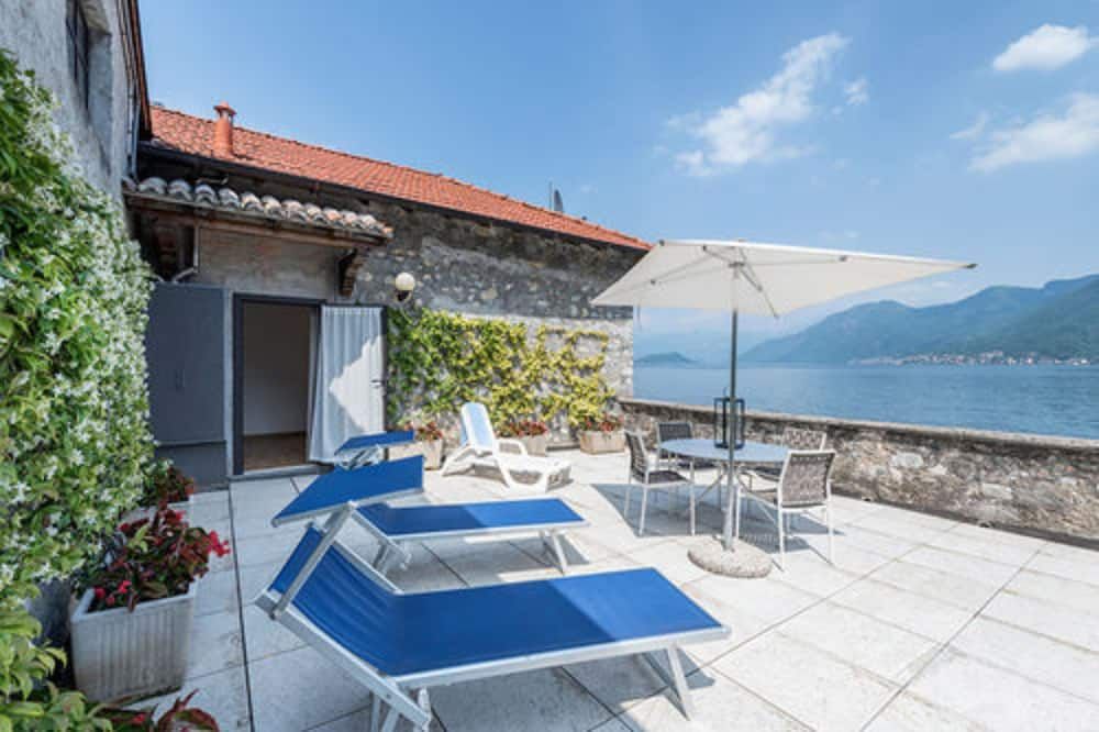 شرفة مرصوفة