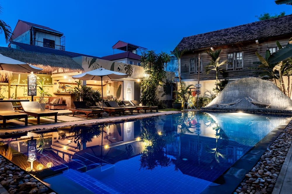 حوض السباحة صورة