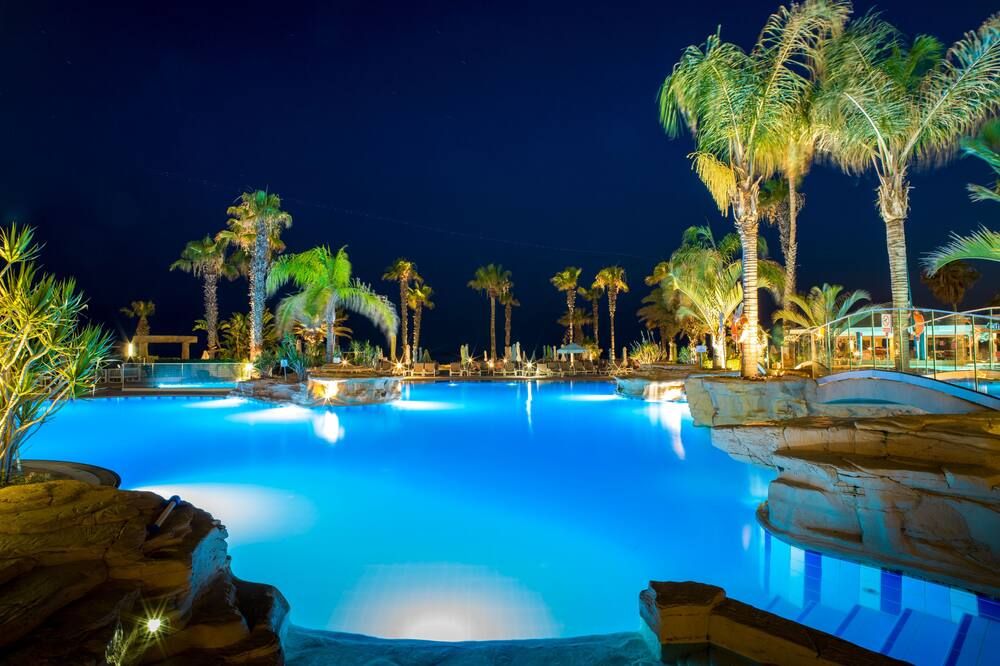 حوض السباحة صورة