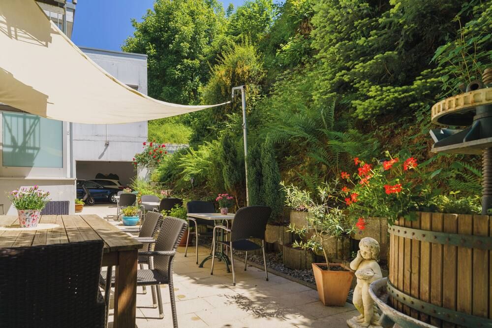 شرفة مرصوفة