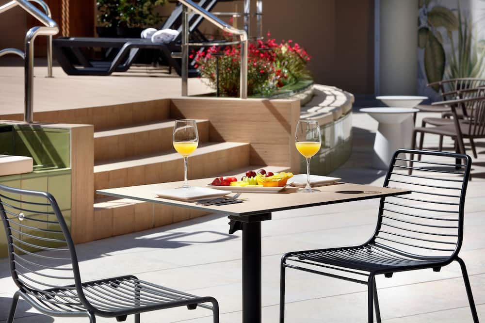 شرفة مرصوفة