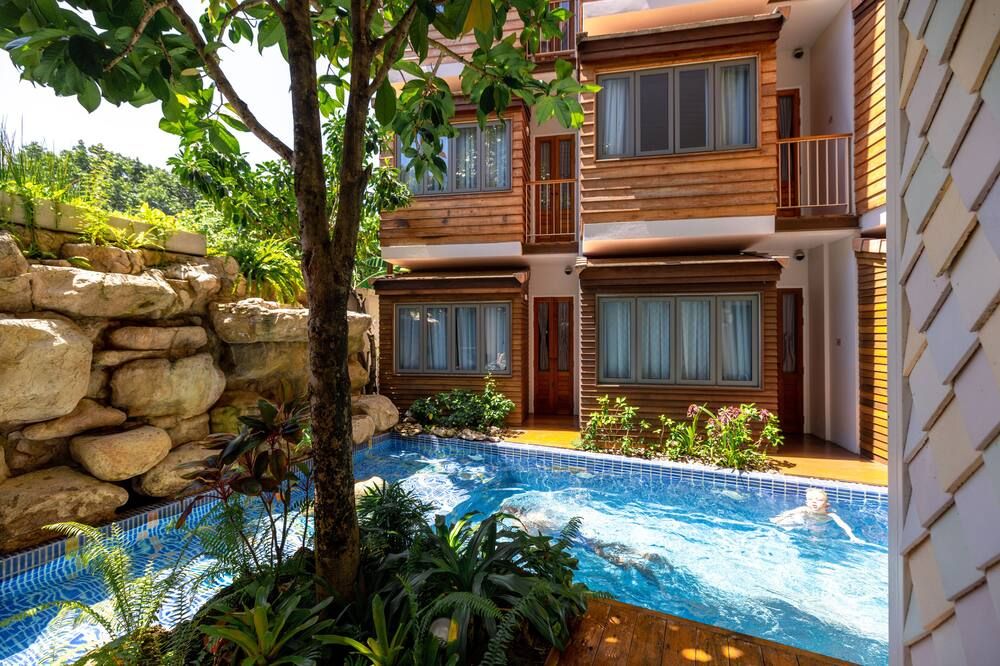 حوض السباحة صورة