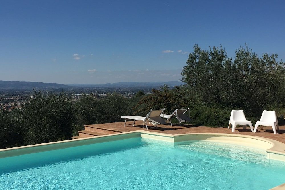 حوض السباحة صورة