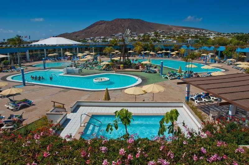 حوض السباحة صورة