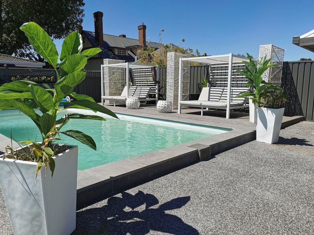 حوض السباحة صورة