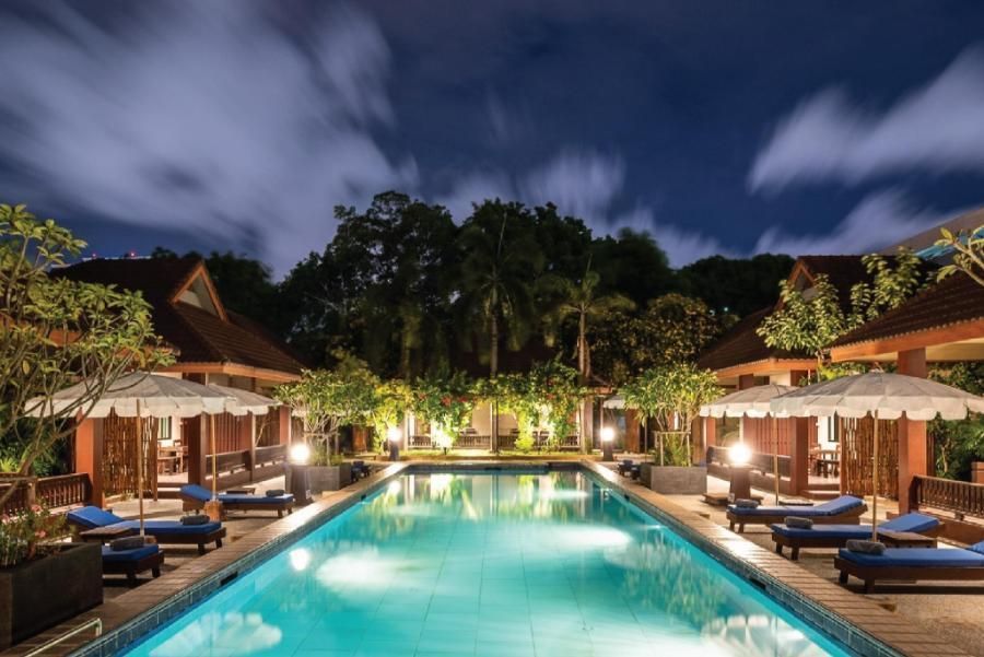 حوض السباحة