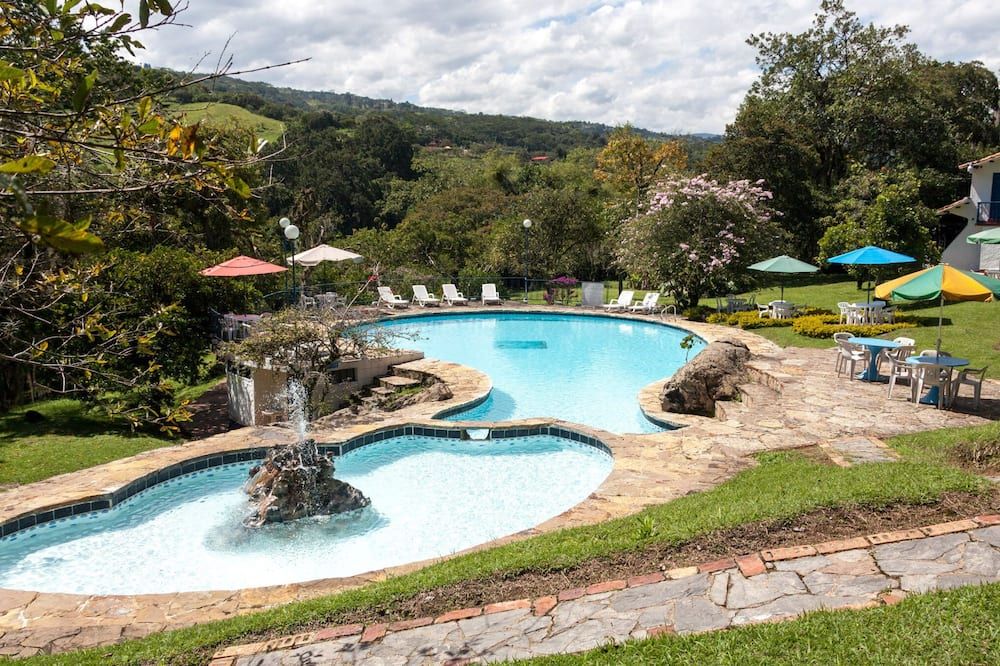 حوض السباحة صورة