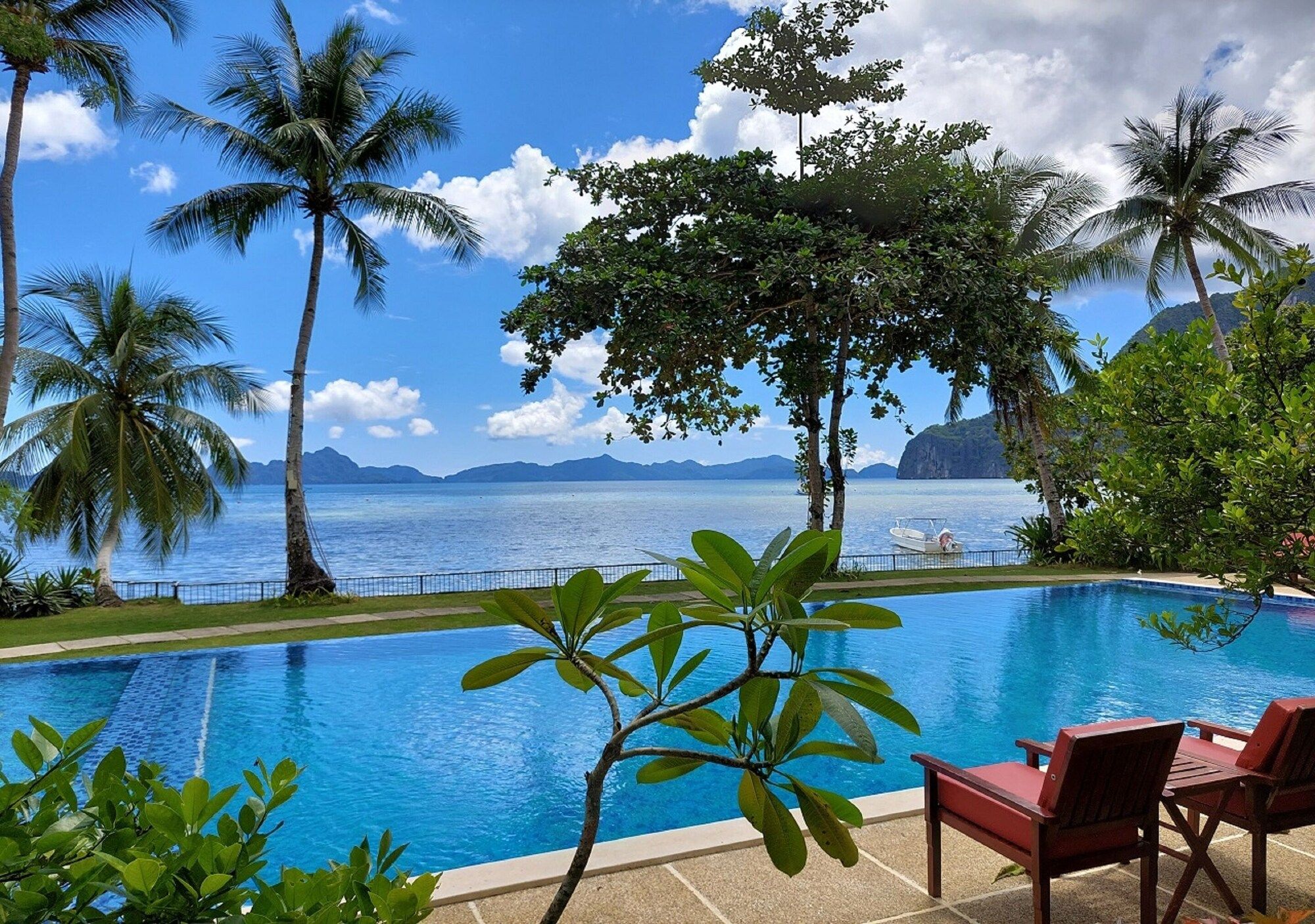 حوض السباحة صورة