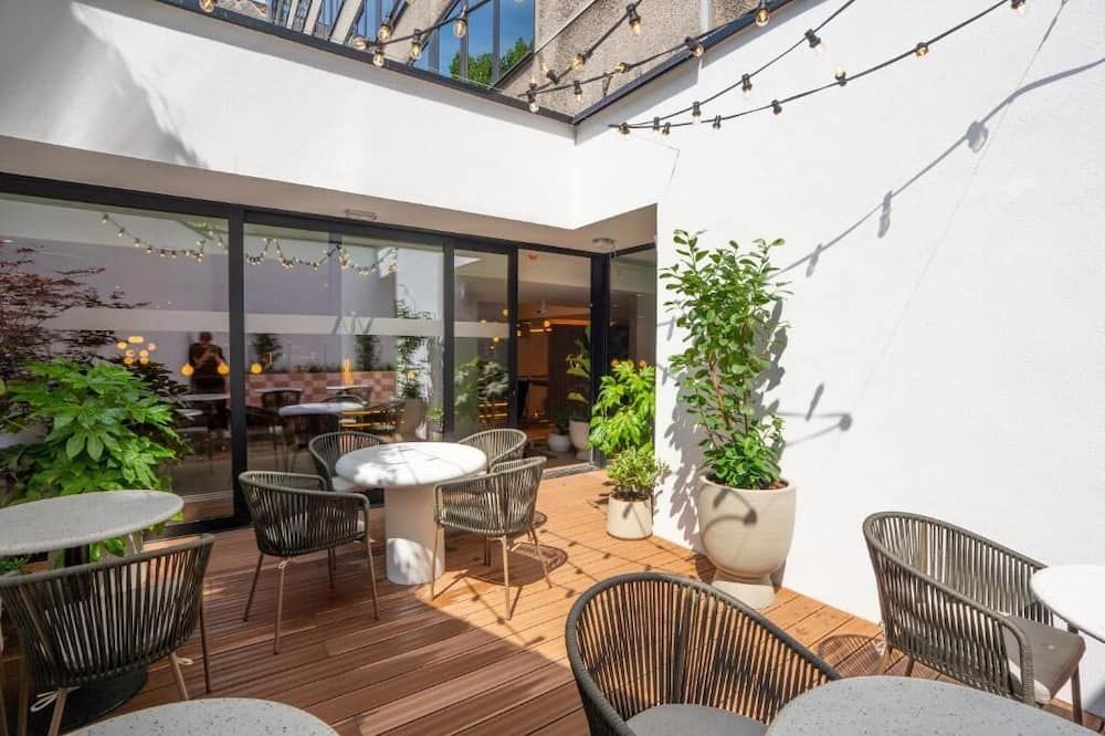 شرفة مرصوفة