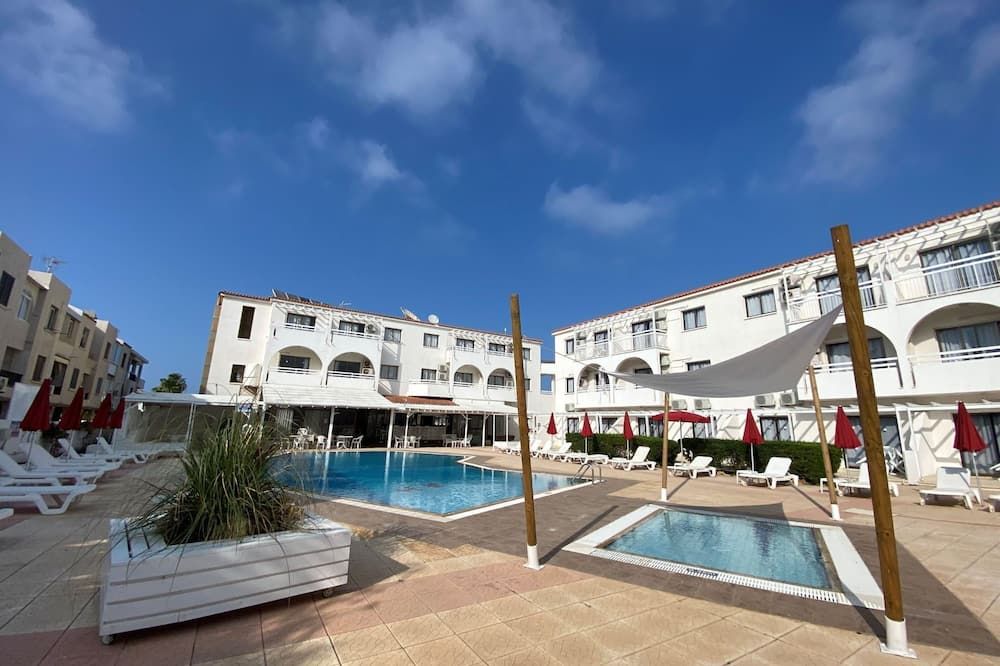 حوض السباحة صورة