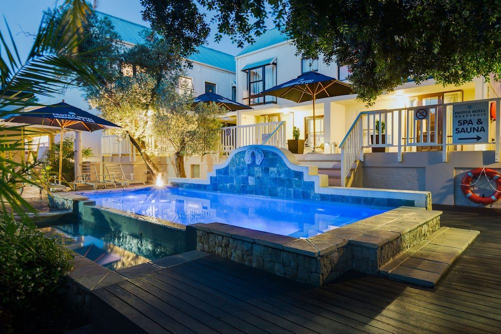 حوض السباحة صورة