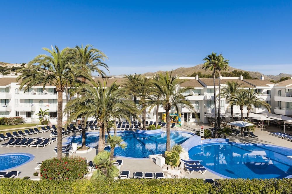 حوض السباحة