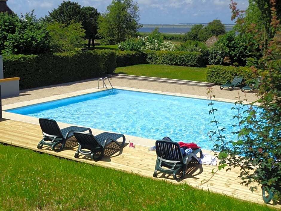 حوض السباحة صورة