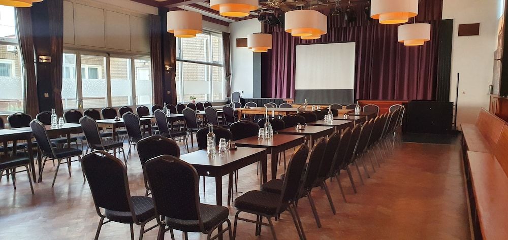 غرفة الاجتماعات