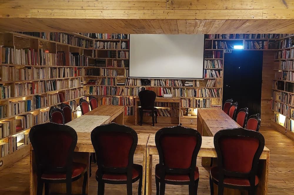 غرفة الاجتماعات