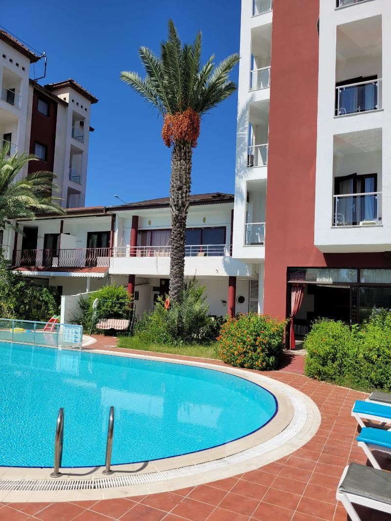 حوض السباحة