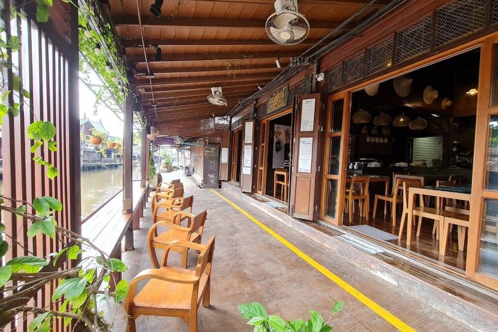 شرفة مرصوفة