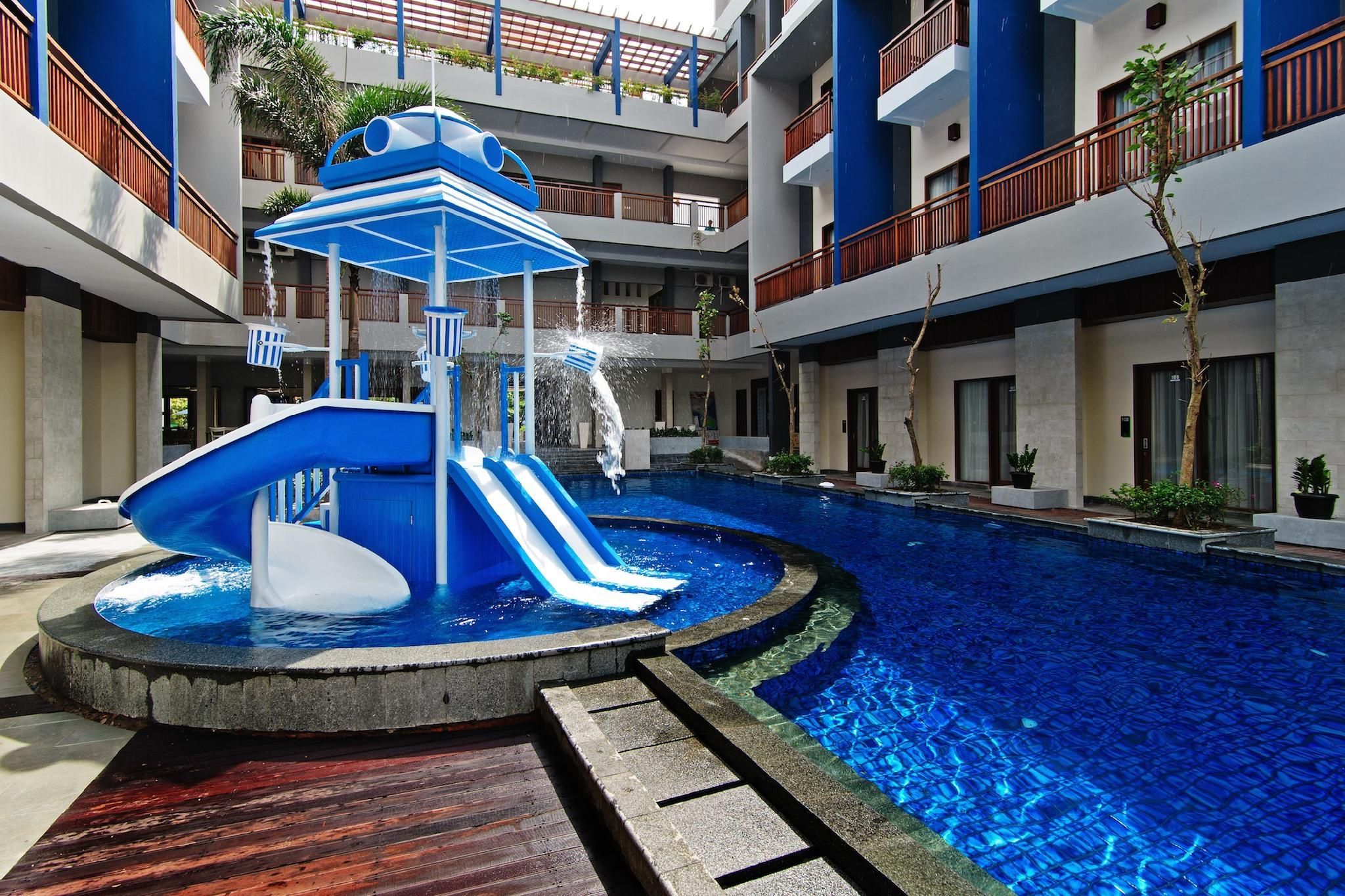 حوض السباحة