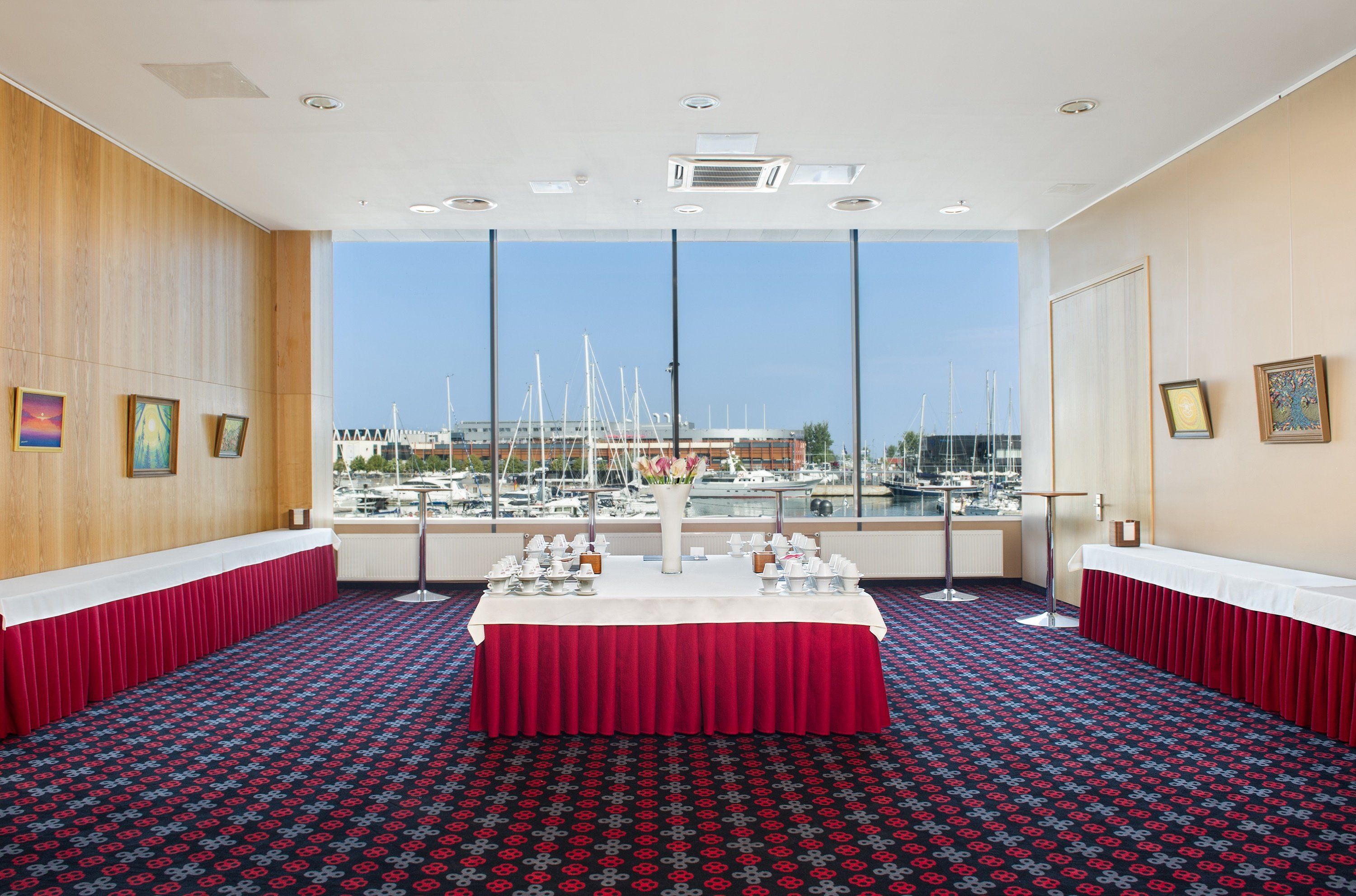 غرفة الاجتماعات