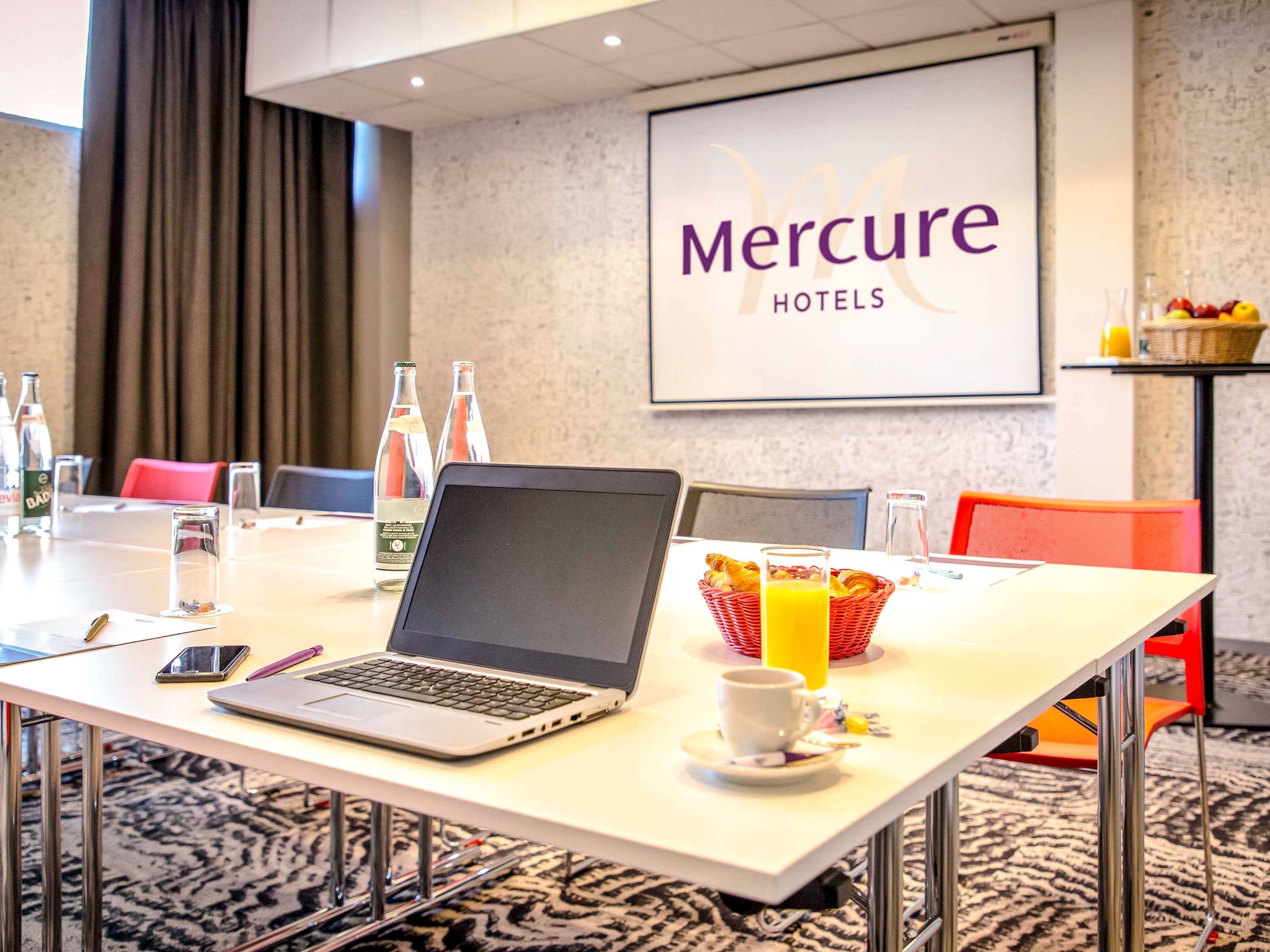 غرفة الاجتماعات