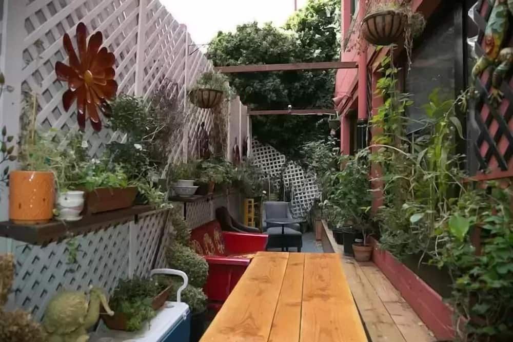 شرفة مرصوفة