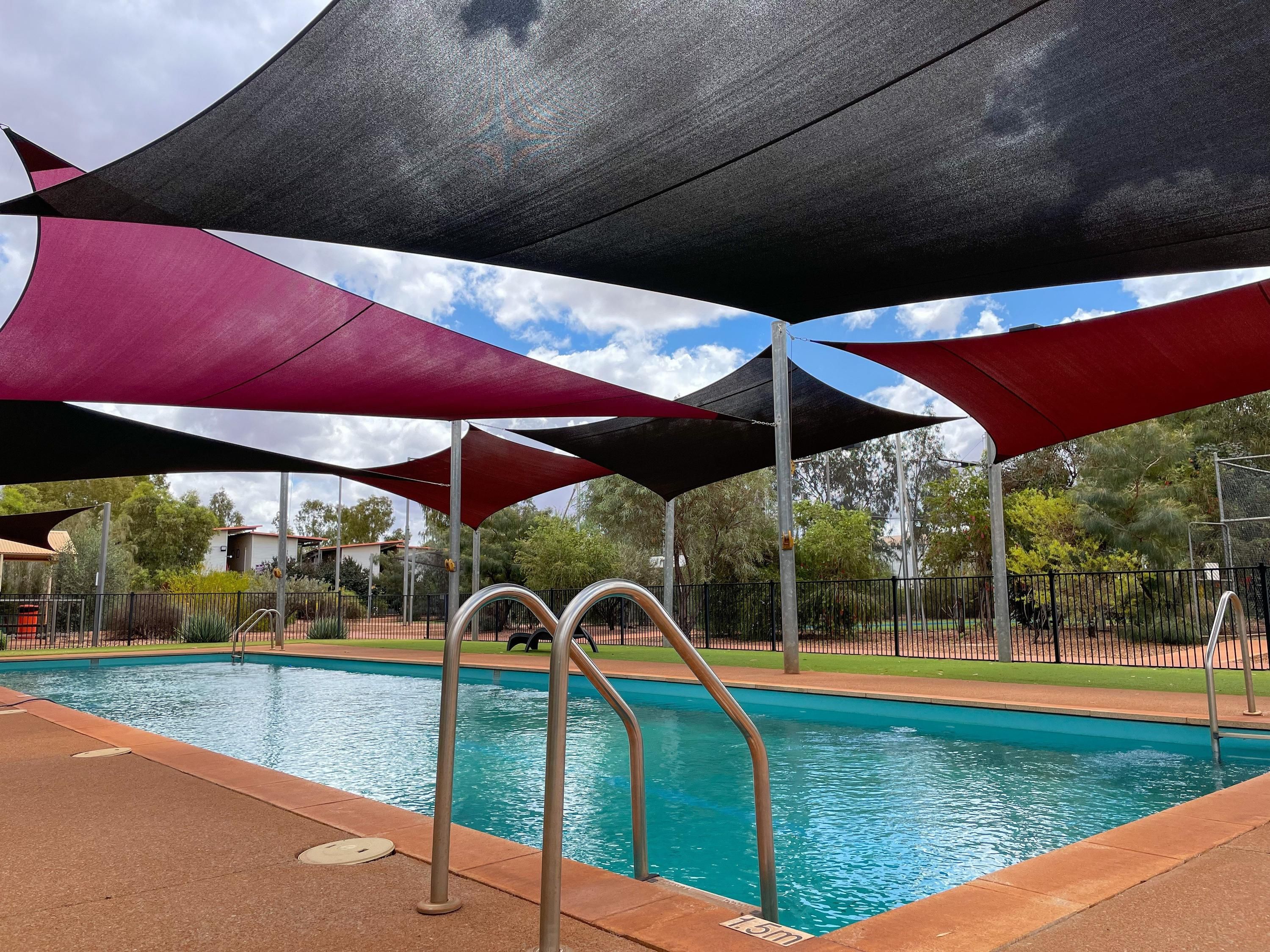 حوض السباحة صورة