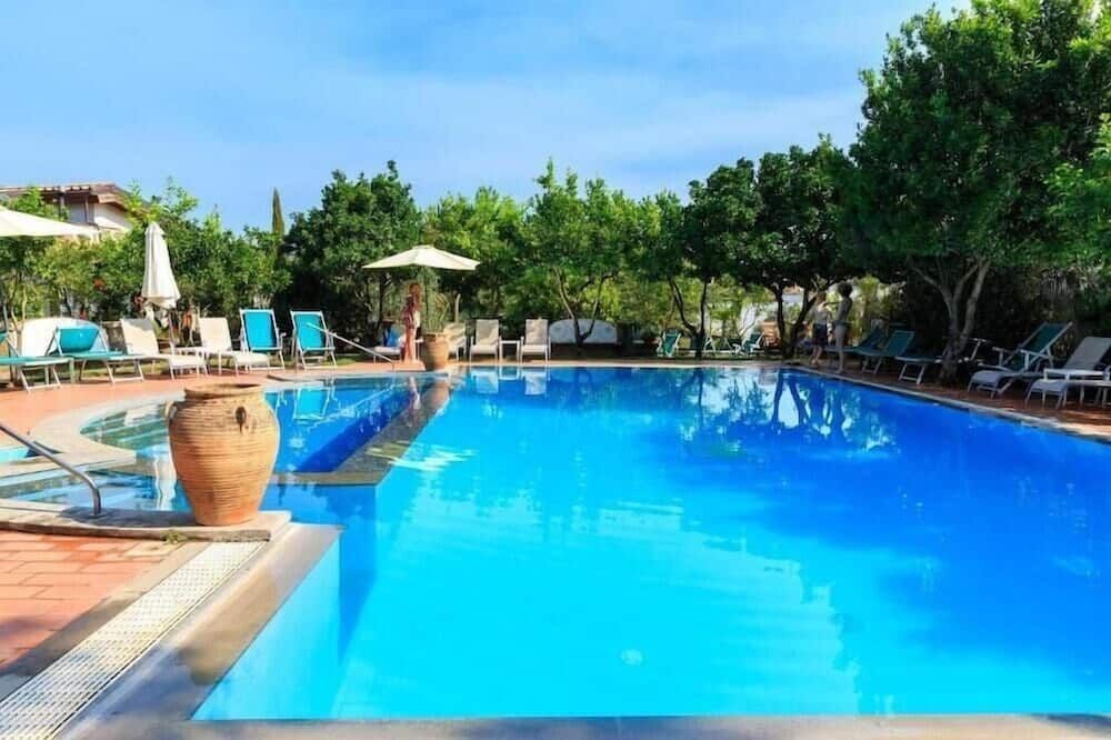 حوض السباحة صورة