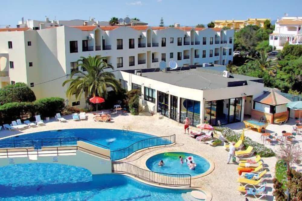 حوض السباحة صورة